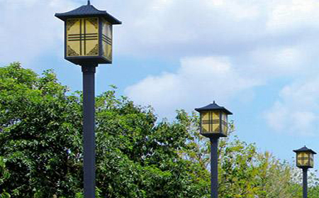 太阳能拉孜庭院灯怎么选亮度与续航更耐用